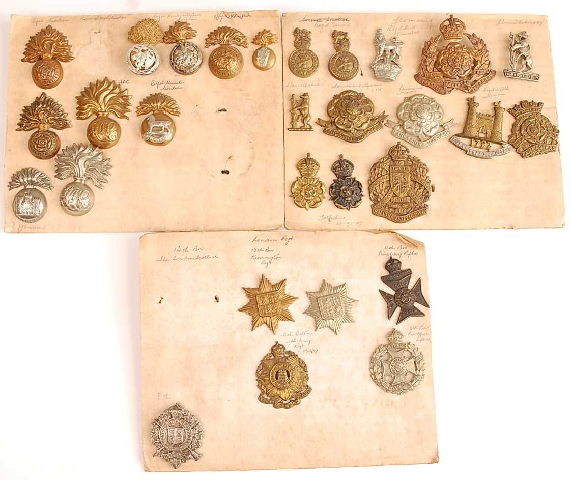 Lot 2216 - A collection of cap badges and insignia to...