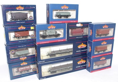 Lot 419 - 12 various Bachmann 00 gauge wagons, some...