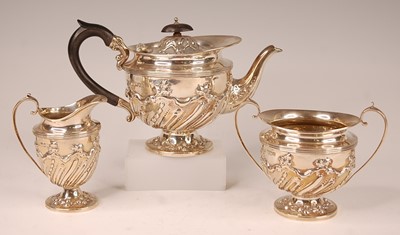 Lot 3078 - An Edwardian silver bachelors three-piece tea...