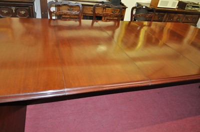 Lot 2577 - A Victorian mahogany extending dining table,...