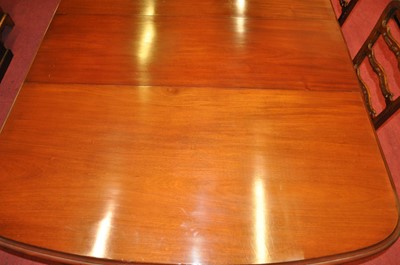Lot 2577 - A Victorian mahogany extending dining table,...