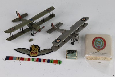 Lot 2490 - A small collection of miscellaneous items to...