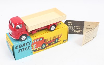 Lot 1029 - A Corgi Toys No. 452 Commer 5 Ton Dropside...