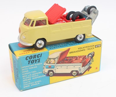 Lot 1038 - A Corgi Toys No. 490 V.W Breakdown truck in...