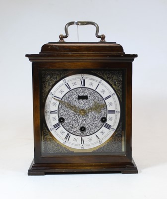 Lot 32 - A 20th century eight-day mantel clock, in the...