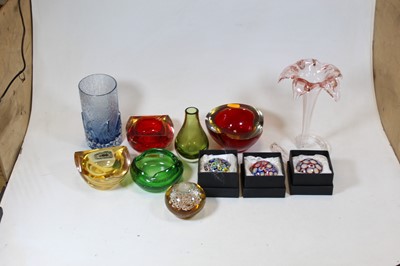 Lot 71 - A collection of various glassware, to include...