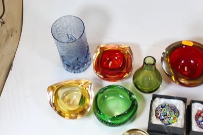 Lot 71 - A collection of various glassware, to include...