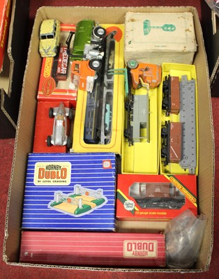 Lot 105 - A collection of Hornby Dublo and other 00...