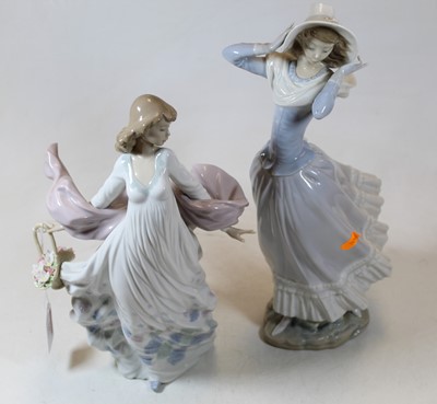 Lot 247 - A large Lladro Spanish porcelain model of a...