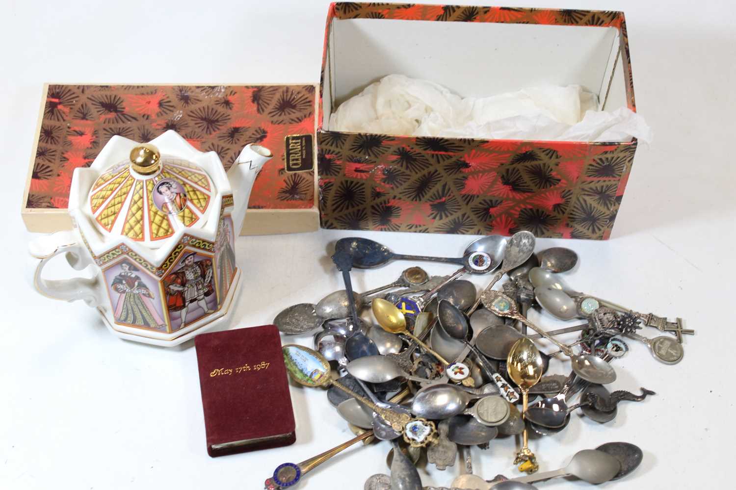 Lot 250 - A Sadler novelty teapot depicting Henry VIII...