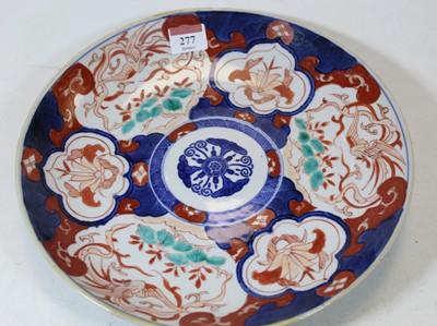 Lot 277 - An early 20th century Japanese plate decorated...