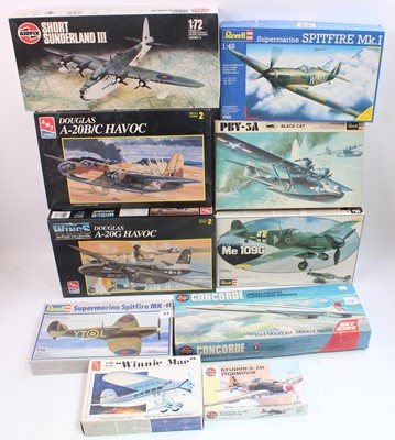 Lot 809 - A group of 10 plastic aircraft kits in 1:48th...