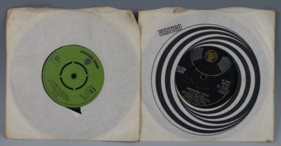 Lot 763 - A collection of 12" vinyl to include Led...