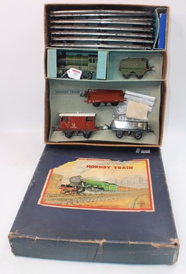Lot 202 - Hornby 1948-54 No. 601 goods set, LNER green 0-...