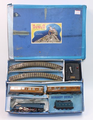 Lot 452 - Hornby Dublo post war EDP1 passenger set...