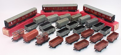 Lot 456 - Small tray containing Hornby Dublo items: 3x...