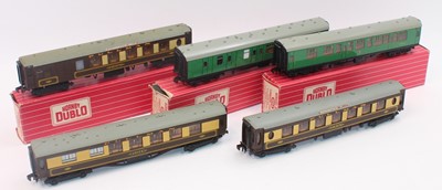 Lot 465 - Five Hornby Dublo coaches: 4054 BR(S) 1st/2nd...