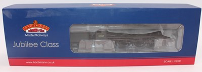 Lot 404 - A Bachmann 31-188 BR lined green Jubilee Class...