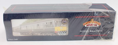 Lot 416 - A Bachmann 32-900A BR green 2-car class 108...