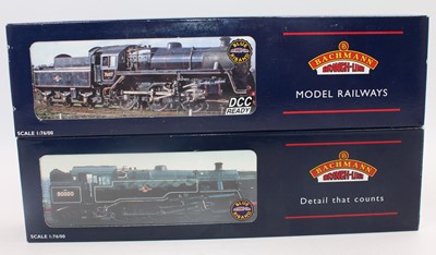 Lot 424 - A Bachmann boxed locomotive group, two...