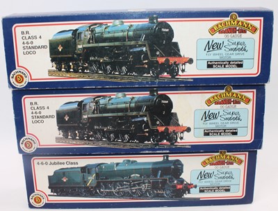 Lot 433 - A Bachmann boxed locomotive group, three...