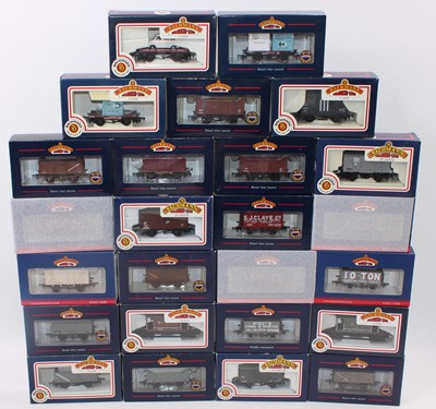 Lot 503 - 25 various boxed Bachmann 00 gauge wagons and...