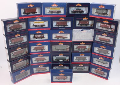 Lot 505 - 30 various boxed Bachmann 00 gauge rolling...