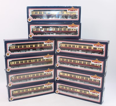 Lot 506 - Ten various boxed Bachmann 00 scale crimson...