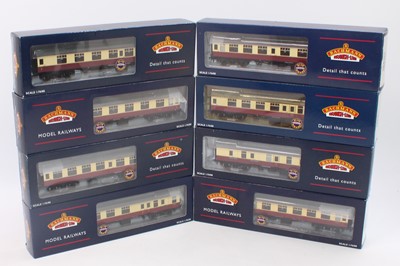 Lot 509 - A Bachmann 00 scale crimson and cream British...