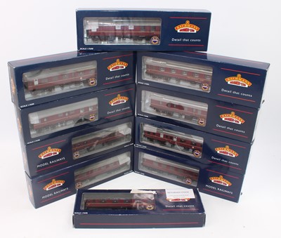 Lot 510 - A Bachmann 00 scale maroon Mk1 Western Region...