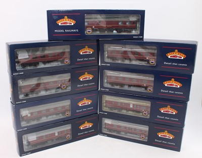 Lot 511 - A Bachmann 00 scale boxed maroon Western...