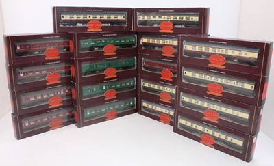 Lot 522 - 18 various boxed Hornby Toplink passenger...