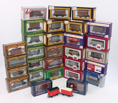 Lot 528 - 30 various mixed manufacture 00 gauge boxed...