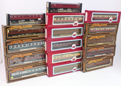 Lot 529 - 16 various boxed Mainline Dapol and Graham...