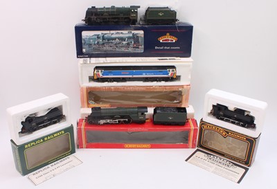 Lot 532 - Five various boxed mixed manufacture 00 gauge...