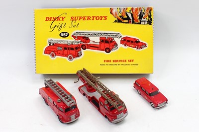 Lot 1496 - A Dinky Toys No. 957 Fire Service gift set,...