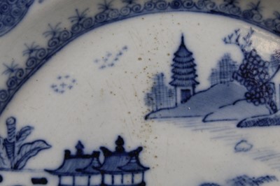 Lot 3 - An early 19th century Chinese export blue and...