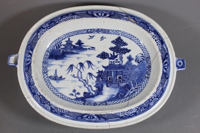 Lot 4 - An early 19th century Chinese export warming...