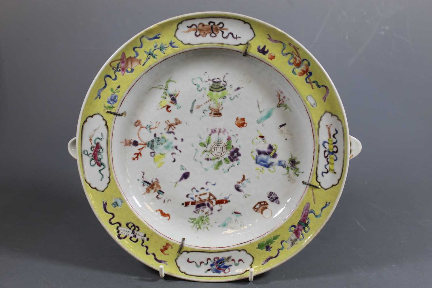 Lot 4 - An early 19th century Chinese export warming...