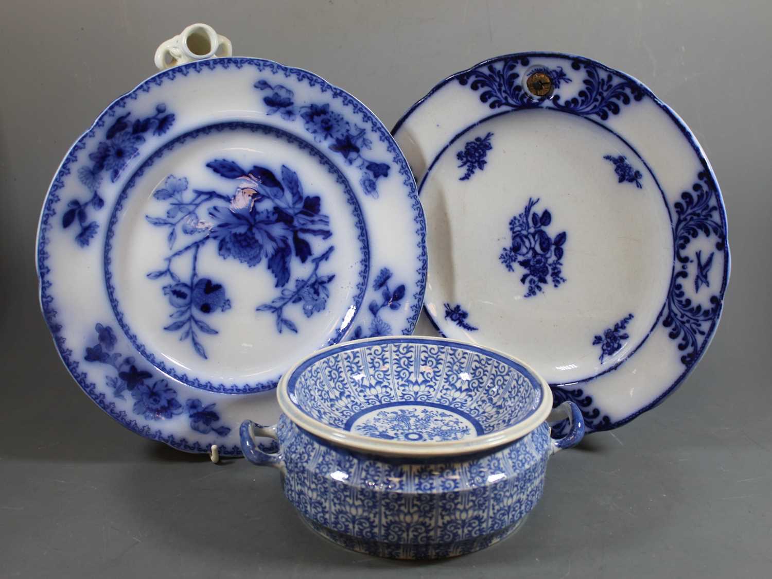 Lot 6 - An early 19th century pearlware warming dish,...