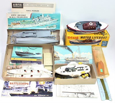 Lot 825 - One tray containing a mixed group of ship kits...