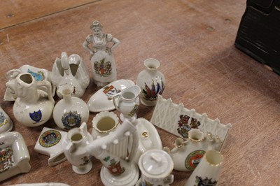 Lot 116 - A collection of assorted crested cabinet china...