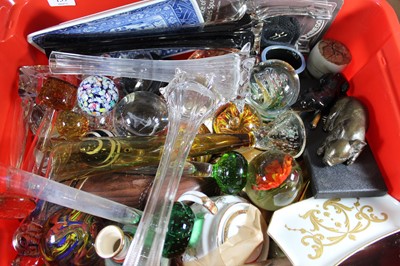Lot 139 - A box of miscellaneous items to include glass...