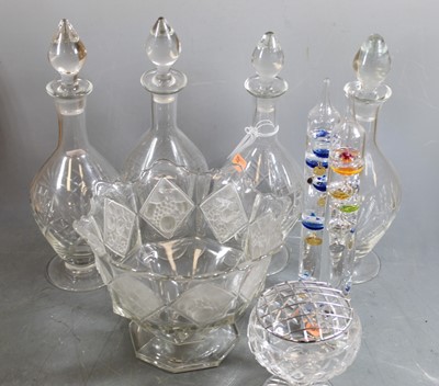 Lot 198 - A collection of miscellaneous glassware to...
