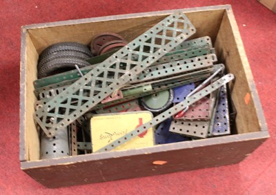 Lot 228 - A box of assorted loose Meccano