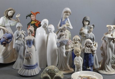 Lot 286 - A collection of various porcelain figures to...