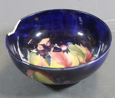 Lot 276 - A Moorcroft pottery bowl, dia.16cm (a/f)