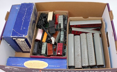 Lot 571 - Large tray containing Hornby Dublo, mainly...