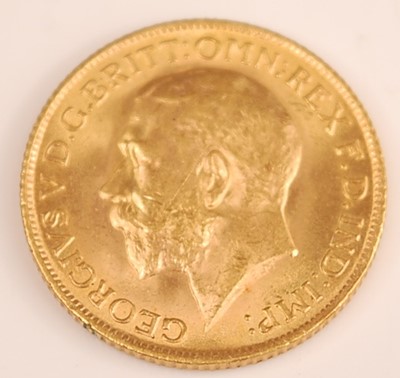 Lot 2010 - Great Britain, 1915 gold full sovereign,...