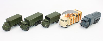 Lot 1555 - Dinky group of 5 unboxed military models in...